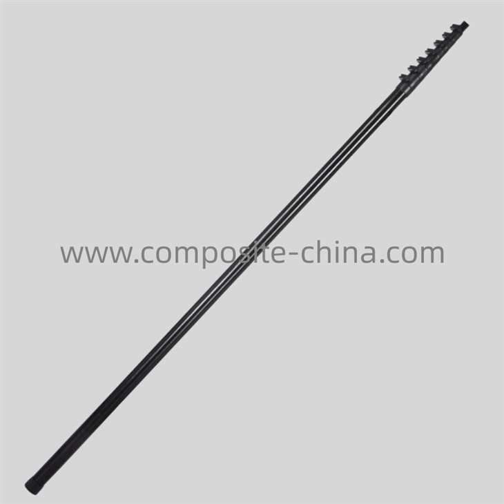 Vesisäiliön harja- ja letkuliitäntä